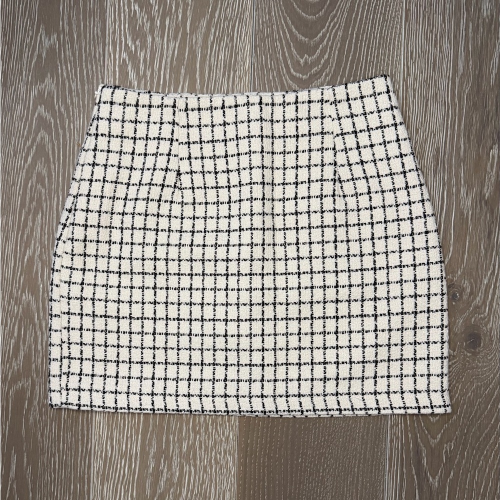 Chic Black and White Checkered Skirt
